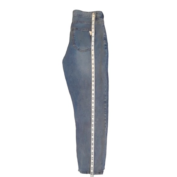 Celebrity Ace The Mom Women's Girls Ripped Blue Jean Size 11/30 - Picture 7 of 8